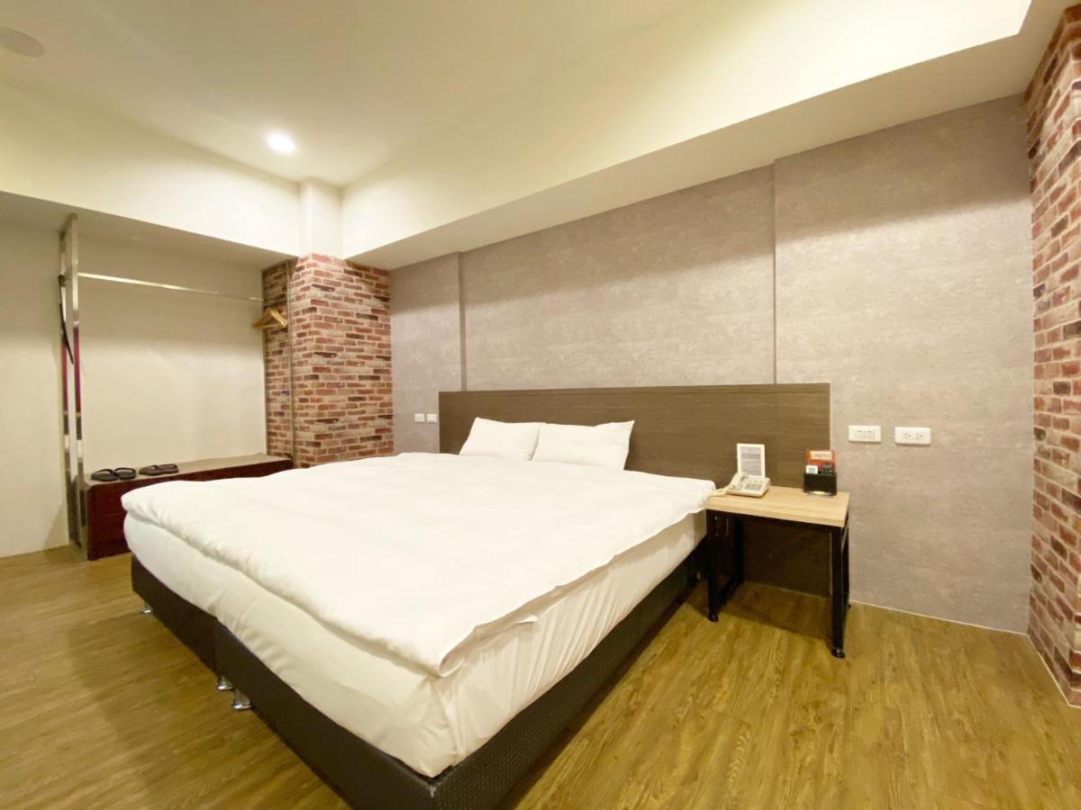 Taichung Old F Hotel Екстер'єр фото